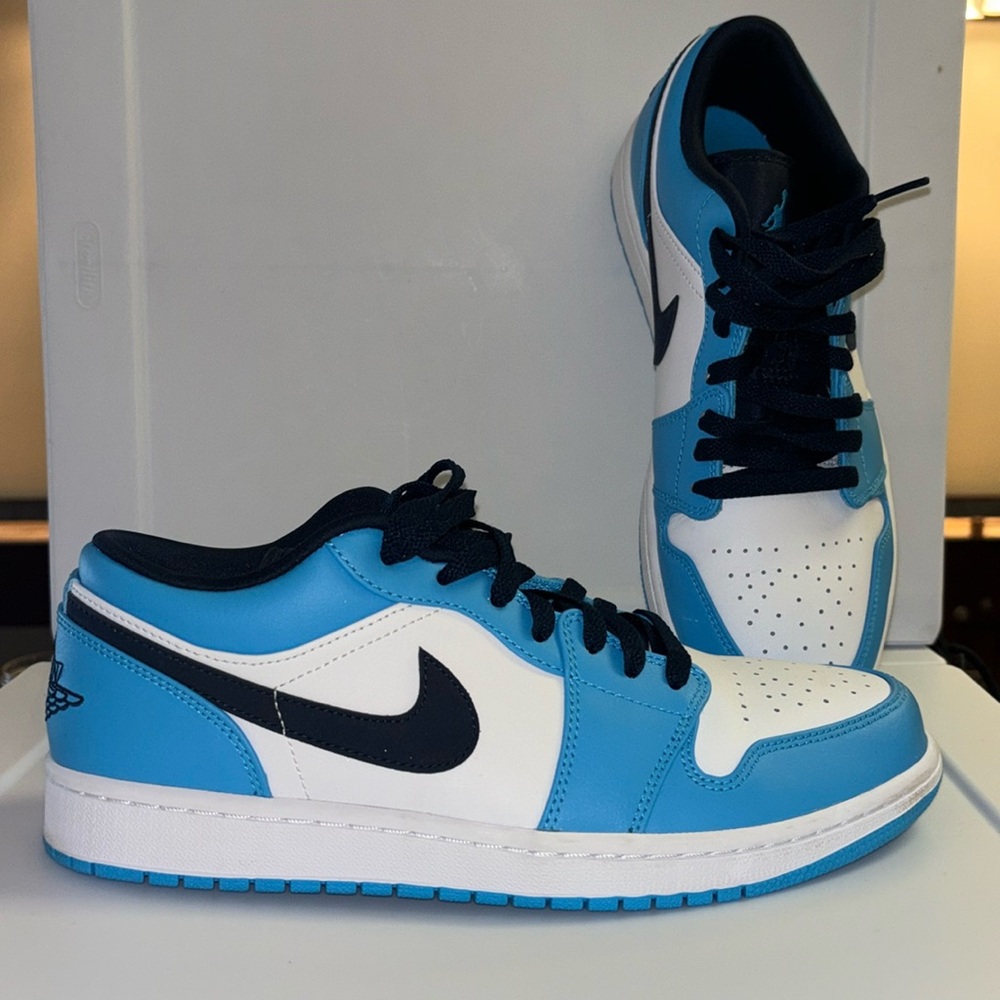 Air Jordan 1 Low 'UNC' Powder Blue Sneaker, Size 9.5 BNIB 553558-144